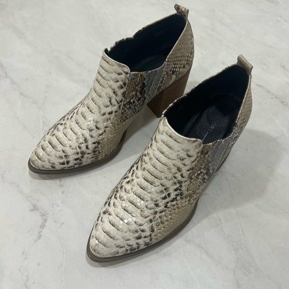 Petty beige/white snakeskin ankle boots in size 7 - Picture 6 of 6